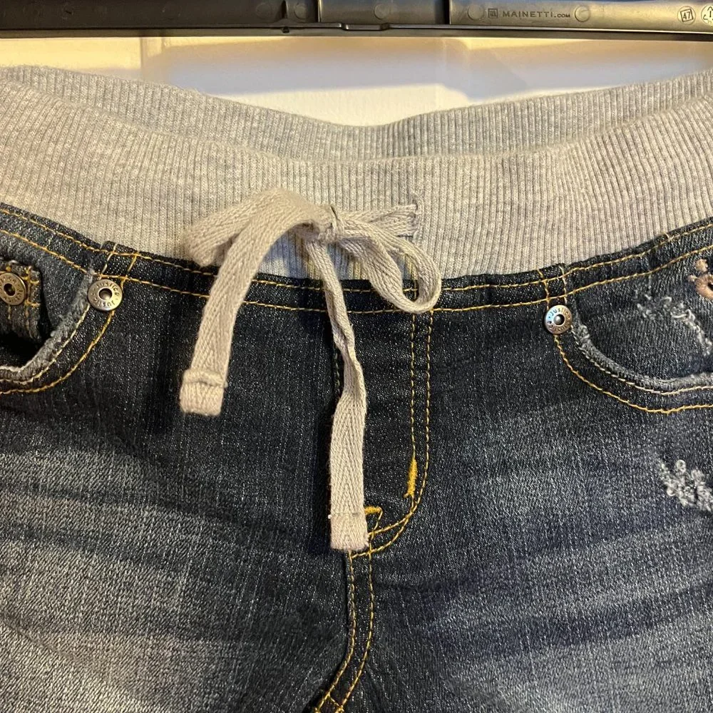 Justice distressed jean shorts size 8